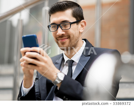 Portrait of handsome businessman outdoor 33869372