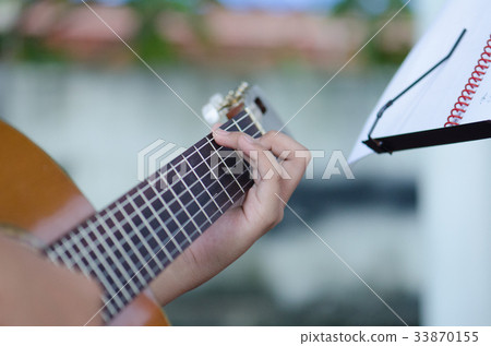 The children play the classic guitar happily. The children play the classic guitar happily. 33870155