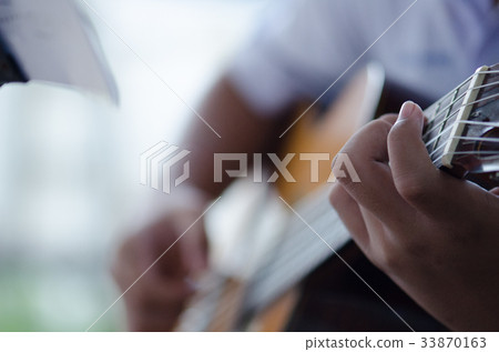 The children play the classic guitar happily. The children play the classic guitar happily. 33870163