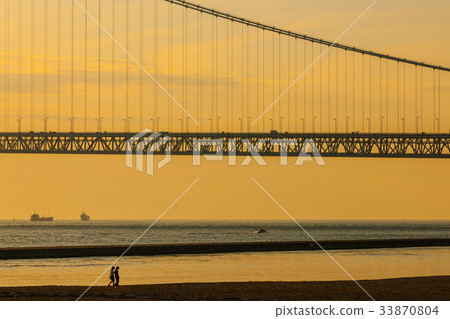 Evening view of the Akashi Kaikyo Bridge Evening view of the Akashi Kaikyo Bridge 33870804