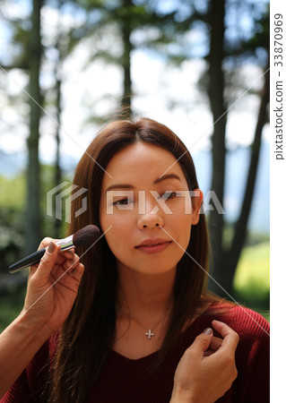 Hair & makeup 33870969