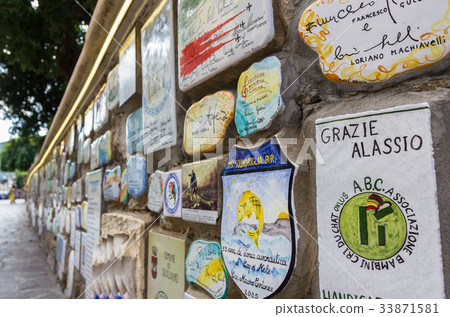 The Muretto of Alassio 33871581