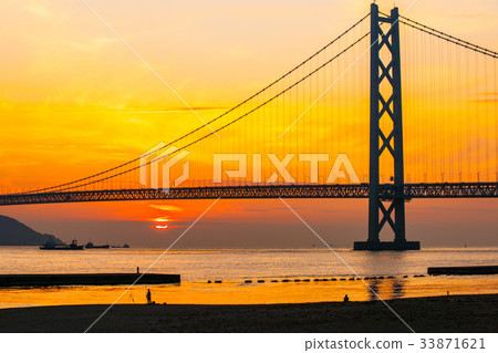 Evening view of the Akashi Kaikyo Bridge Evening view of the Akashi Kaikyo Bridge 33871621