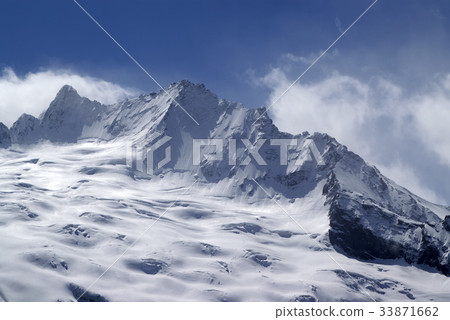 Glacier closeup 33871662