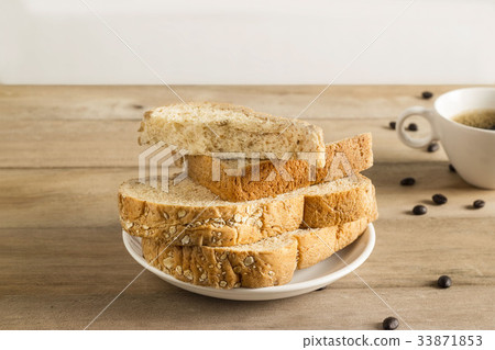 bread with white sesame, coffee beans, coffee cup 33871853