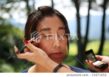 Hair & makeup 33871858