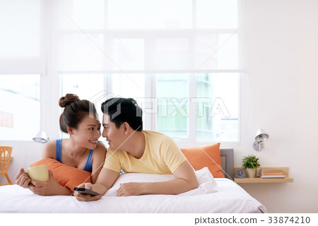 Happy couple 33874210