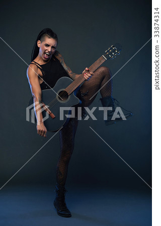 Rock singer 33874314