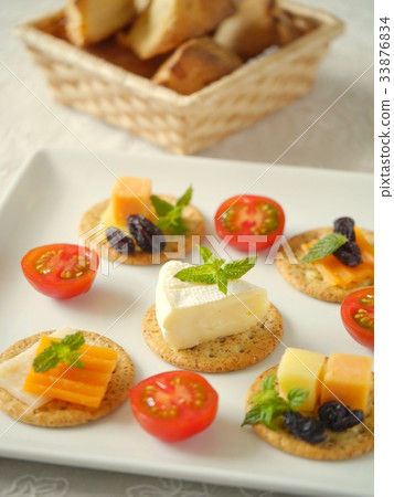 各種奶酪小食和烤餅方盤 各種奶酪小食和烤餅方盤 33876834
