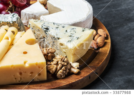 assorted cheeses with mold, Maasdam, Roquefort 33877988