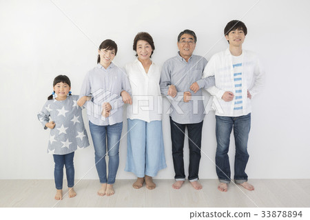 擁有武器的3代家庭 擁有武器的3代家庭 33878894