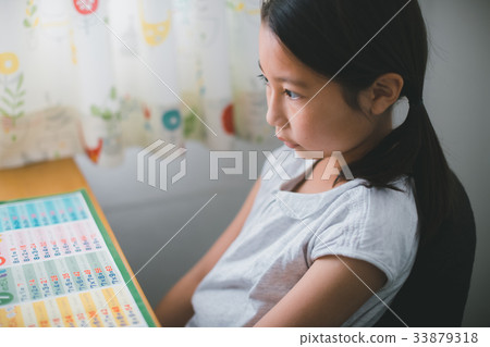 studying, primary school student, schoolchild 33879318