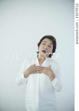 資深婦女心髒病發作心肌梗塞圖像 33879518