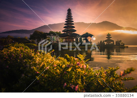 Pura Ulun Danu Bratan, Hindu temple on Bratan lake 33880134