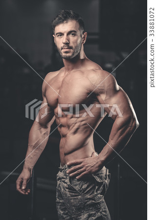 Caucasian sexy fitness model in gym close up abs. 33881072