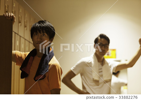 更衣室年輕人 更衣室年輕人 33882276