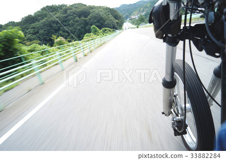 在跑摩托車的同時 在跑摩托車的同時 33882284
