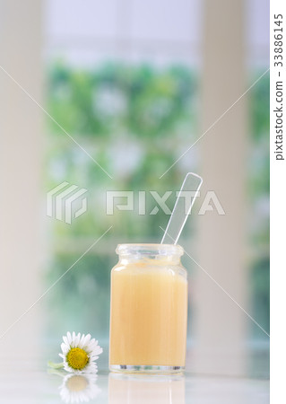 organic royal jelly 33886145