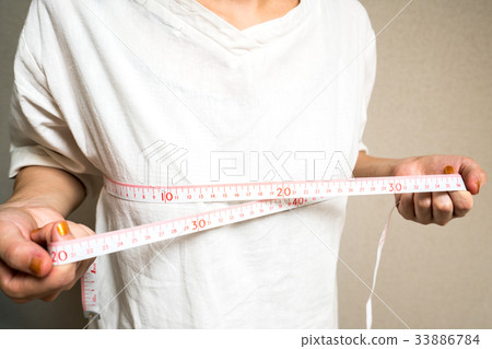 Women who measure breast size 33886784