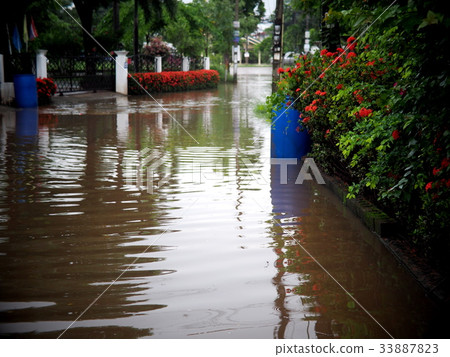 global warming effect in town, flood water global warming effect in town, flood water 33887823