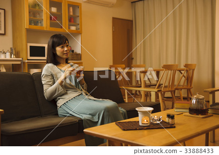 婦女芳香少婦微笑茶時間 婦女芳香少婦微笑茶時間 33888433