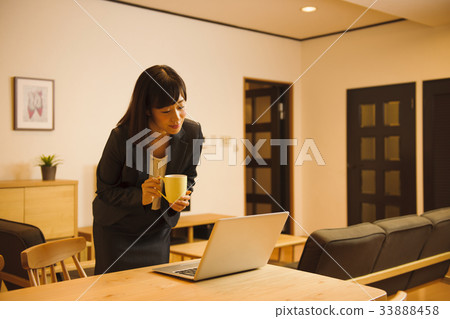 Woman returning home business businessman 33888458