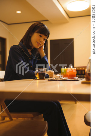 Woman Aroma Beauty Woman Aroma Beauty 33888502
