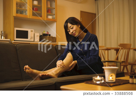 Woman Beauty Foot Care Foot Massage Woman Beauty Foot Care Foot Massage 33888508