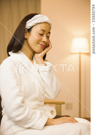 Woman Beauty Skin Care Massage Woman Beauty Skin Care Massage 33888784
