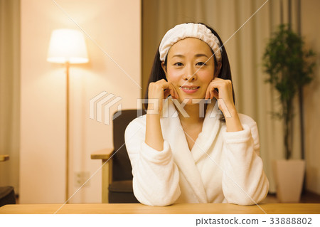 Woman Beauty Skin Care Massage Woman Beauty Skin Care Massage 33888802