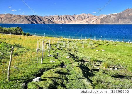 Mysterious Lake Pangon Tso Mysterious Lake Pangon Tso 33890900