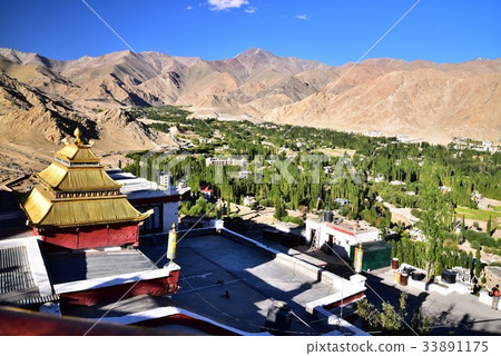 從Shanti Stupa拿一個Leh 從Shanti Stupa拿一個Leh 33891175