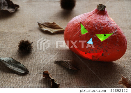 Halloween pumpkin chestnut leaves dark 33892122