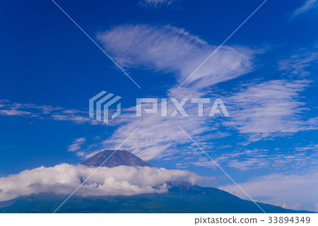 Fuji and autumn clouds 33894349