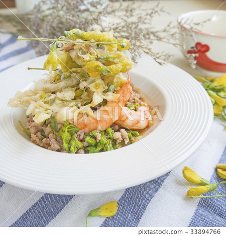 Edible Flower Thai Salad 33894766