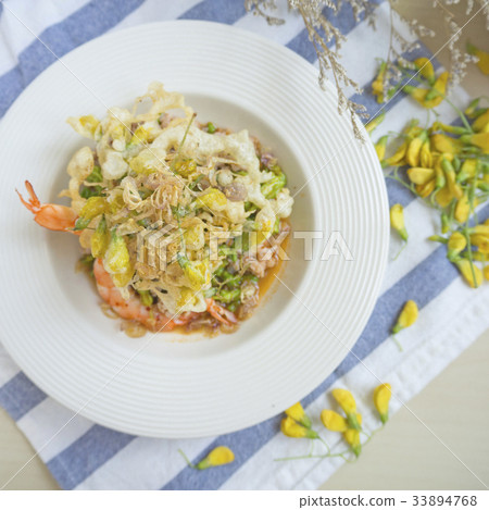 Edible Flower Thai Salad 33894768