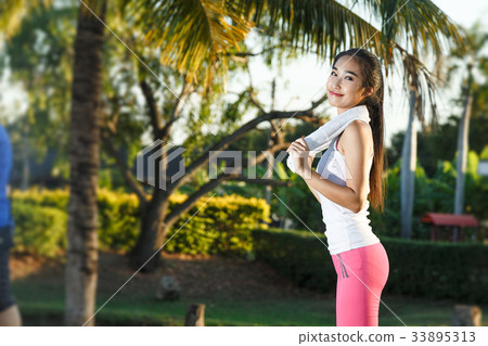 Teenage girls are exercising 33895313