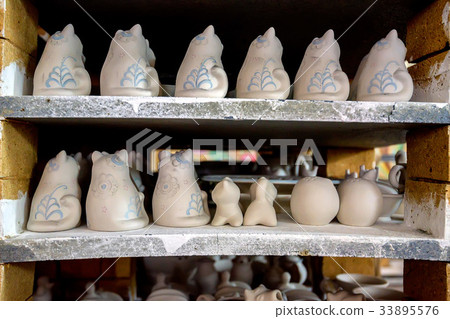 White unpainted earthenware figurines White unpainted earthenware figurines 33895576