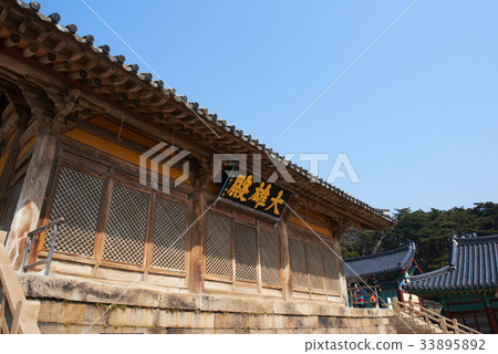Sudeok Temple Daeungjeon (National Treasure No. 49), Suk Duksa Temple, Doksunsan, Myeongbun, Chungnam Sudeok Temple Daeungjeon (National Treasure No. 49), Suk Duksa Temple, Doksunsan, Myeongbun, Chungnam 33895892