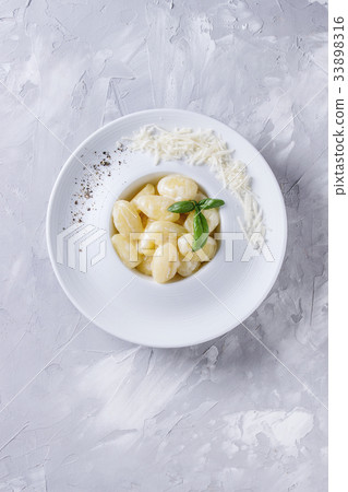Creamy potato gnocchi Creamy potato gnocchi 33898316
