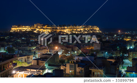Glowing cityscape at Jodhpur at dusk Glowing cityscape at Jodhpur at dusk 33899794