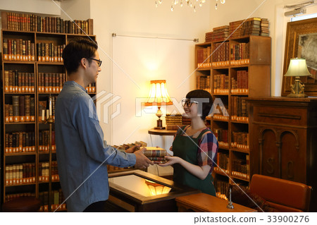 預訂咖啡館圖書館舊書 33900276