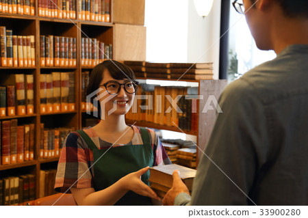 預訂咖啡館圖書館舊書 33900280