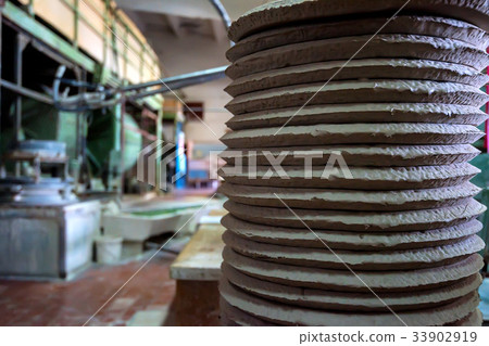 Flat earthenware blanks for production 33902919