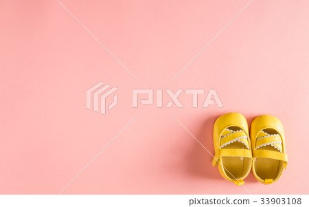 Baby shoes on a pink background Baby shoes on a pink background 33903108