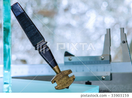 glass cutter, close up 33903159