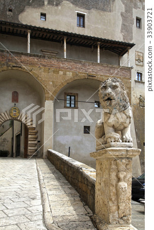 Palazzo Orsini and lion statue in Pitigliano,Italy 33903721