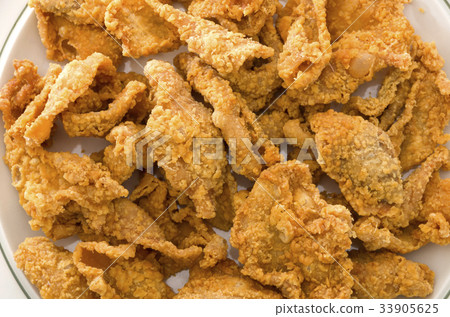Crisp fried chicken skin 33905625