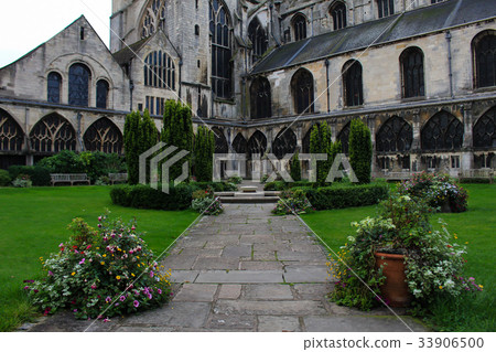 Gloucester Cathedral / Courtyard Gloucester Cathedral / Courtyard 33906500