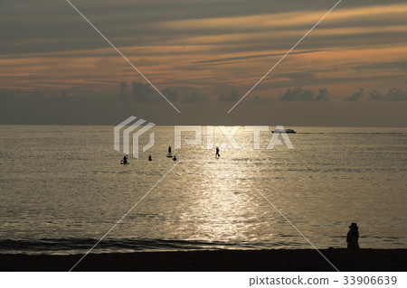 Mikuni日落海灘夏天日落視圖的結尾 Mikuni日落海灘夏天日落視圖的結尾 33906639